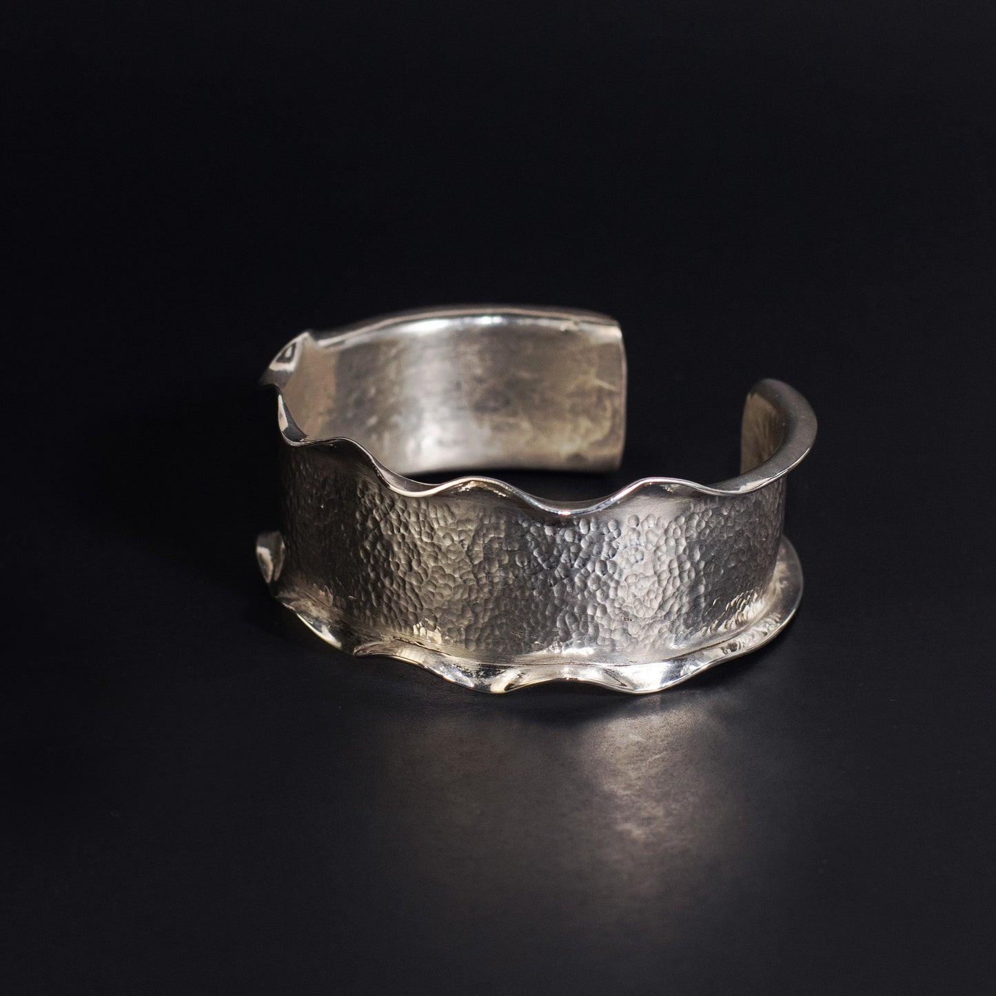 1" Hammered Cuff - Ruffle